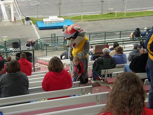 Racey Helping A Friend at Evergreen Speedway